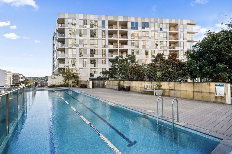 810/2 Discovery Point Place Wolli Creek , NSW 2205 AUS