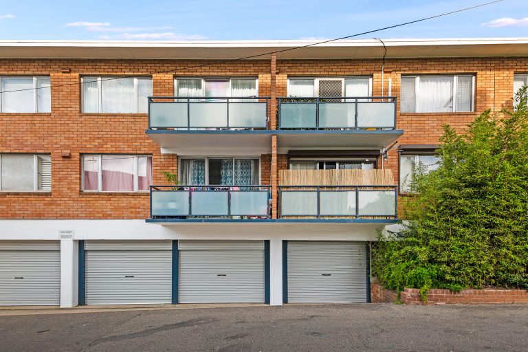 1/98 Petersham Road Marrickville , NSW 2204 AUS