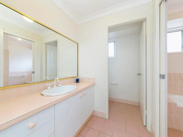 20 Mornington Place Hinchinbrook , NSW 2168 AUS