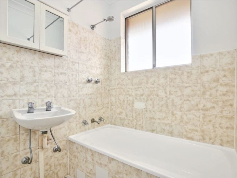 9/14 Willeroo Street Lakemba , NSW 2195 AUS