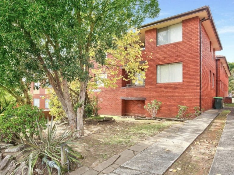 9/14 Willeroo Street Lakemba , NSW 2195 AUS