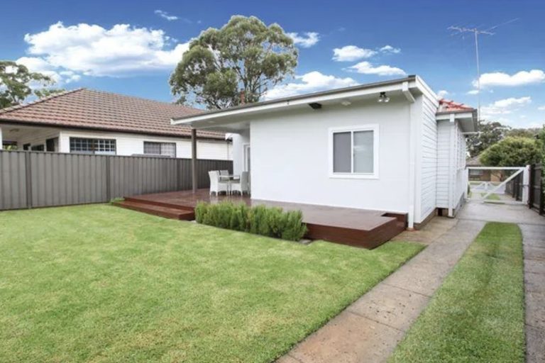 6 Bransgrove Road Revesby , NSW 2212 AUS