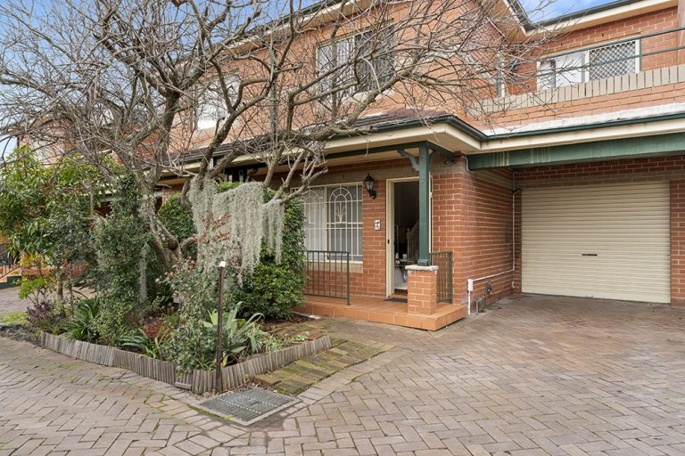 4/84-86 William Street Earlwood , NSW 2206 AUS