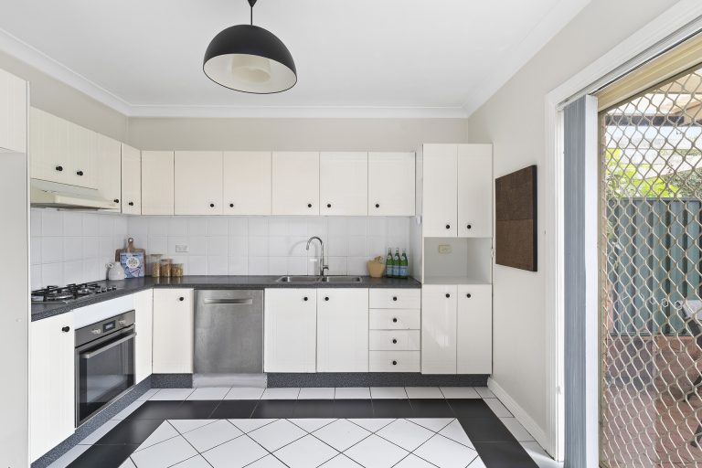4/84-86 William Street Earlwood , NSW 2206 AUS