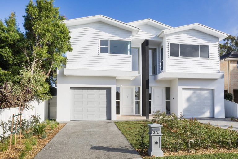 37b Woodfield Boulevard Caringbah , NSW 2229 AUS