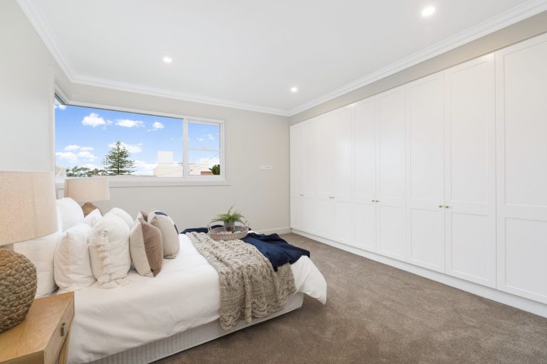 37b Woodfield Boulevard Caringbah , NSW 2229 AUS