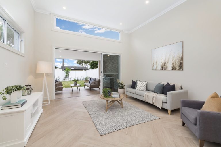 37b Woodfield Boulevard Caringbah , NSW 2229 AUS