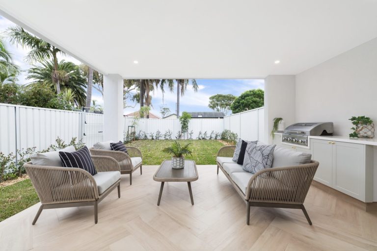37b Woodfield Boulevard Caringbah , NSW 2229 AUS